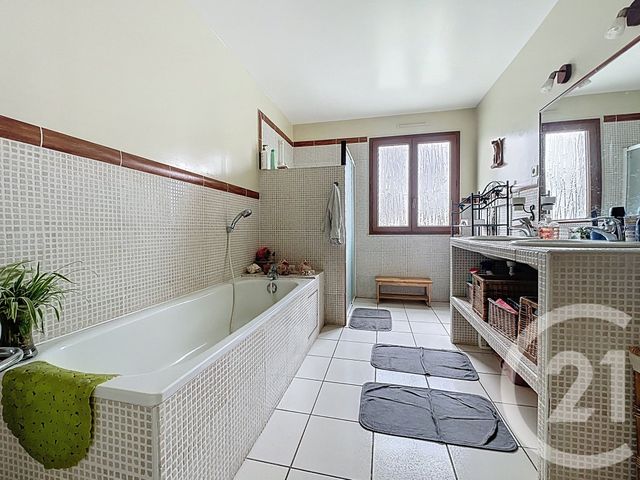 maison à vendre - 6 pièces - 117.91 m2 - LA CHAPELLE RABLAIS - 77 - ILE-DE-FRANCE - Century 21 L.C. Immobilier