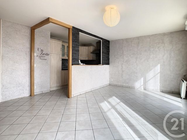 Appartement F3 à vendre - 3 pièces - 56.83 m2 - NANGIS - 77 - ILE-DE-FRANCE - Century 21 L.C. Immobilier